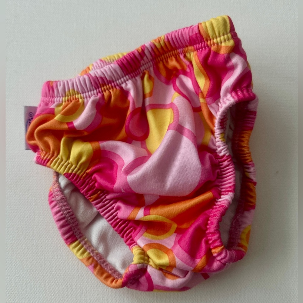 Finis baby girl’s Reusable swim diaper.  Pink Circles.  Size 3-6M.